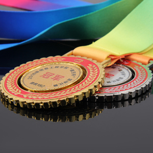 Premios de medalla de estilo real rojo trigo Diseño moderno de alto grado Medalla de círculos dobles grandes Regalo de negocios de recuerdo Medallón personalizado - Product Image 5