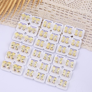 Boucles d'oreilles créoles Jxx en plaqué or 14 carats, design cœur fantaisie tendance pour femmes, idéales pour mariages et occasions spéciales - Product Image 1