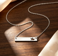 Collier en acier inoxydable avec pendentif barre horizontale ajourée motif hirondelle, bijou délicat pour femme, cadeau tendance