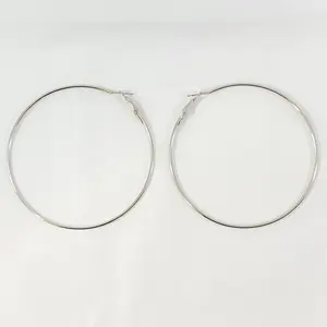 Boucles d'oreilles créoles en acier inoxydable de 3 cm de diamètre, authentiques, simples et audacieuses - Product Image 1