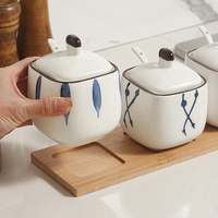 Accessoires de cuisine en céramique à rayures de style japonais créatif, avec couvercle en bois, salière, pot à épices, rangement pour épices