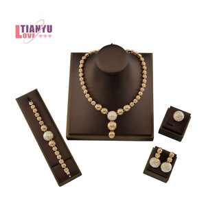 Ensemble de bijoux de luxe en or pour femme, collier en alliage, design tendance, prix abordable, cadeau de mariage, pour cérémonie - Product Image 3