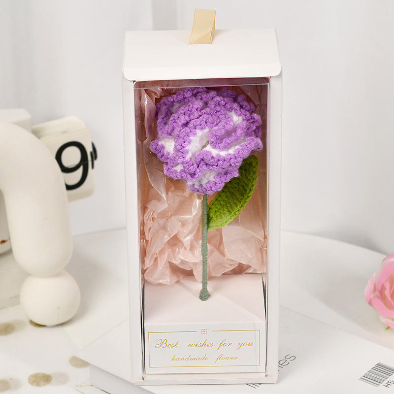 ดอกคาร์เนชั่นสีม่วงถัก + กล่องของขวัญ