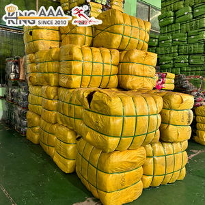 Lotti Misti all'Ingrosso di Abbigliamento Usato, Vestiti di Seconda Mano Assortiti, Stili Misti per Donna, Uomo e Bambini, in Balle Compresso - Product Image 1