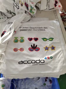 Chiffons <span class=keywords><strong>de</strong></span> nettoyage réutilisables en microfibre avec logo personnalisé pour lunettes, objectifs d'appareil photo, bijoux, et polissage des montures, avec étui d'emballage - Product Image 5