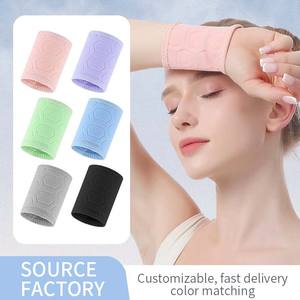 Protecteur <span class=keywords><strong>de</strong></span> bandeau <span class=keywords><strong>de</strong></span> poignet avec logo personnalisé Abosorption <span class=keywords><strong>de</strong></span> sueur Bracelet en coton Bracelet en tissu Tube <span class=keywords><strong>de</strong></span> poignet Tour <span class=keywords><strong>de</strong></span> main Bandeau <span class=keywords><strong>de</strong></span> sueur - Product Image 3
