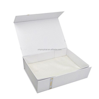Boîte cadeau magnétique pliable avec logo personnalisé, finition brillante ou mate, boîte rigide blanche pour chaussettes, gaufrage en fourrure, pelliculage mat