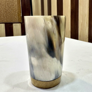 Tasse en corne naturelle faite à la main, verre à boire rustique écologique, gobelet court, vaisselle unique pour le Nouvel An et le bar à domicile - Product Image 1