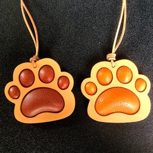 Vintage Vegetable-Tanned <b>Keychain</b> Luxury Bag Accessory with 3D Paw Design, Wholesale Accepted - Product Image 2