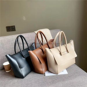 Newest Wholesale Women's Retro Large Capacity Handbag Crossbody <b>Zip</b> Closure PU Underarm <b>Tote</b> Bags - Product Image 4