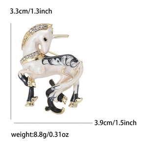 Broche de Unicórnio Retrô Elegante Banhado a Ouro com Esmalte e Cristal - Acessório de Moda Infantil em Desenho Animado para Casamento/Festa/Presente - Product Image 5