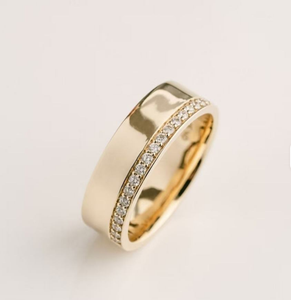 Anillo de Oro Sólido Personalizado de 18K, 14K, 10K con Moissanita VVS Color D, Estilo Plano, Banda Desplazada, Media Pavé, Corte Brillante Redondo, Certificado GRA - Product Image 1