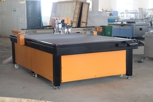 Machine de découpe numérique CNC 1625 1610 2030 avec couteau oscillant pour la découpe de mousse, de cuir, de tissu et de tapis - Product Image 2