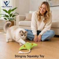 Jouet pour chien en peluche couineur Green Stingray avec queue en corde tressée, texture popcorn, pour la mastication et l'interaction, vente en gros