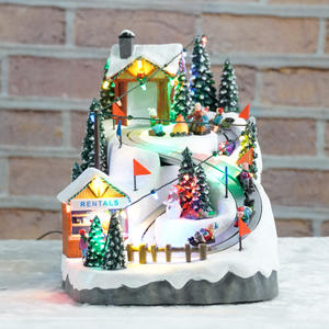 33 cm LED Musikalisches Weihnachtsdorf mit Bewegung, <span class=keywords><strong>8</strong></span> Weihnachtslieder, Plastik-Weihnachtsdekoration - Product Image 1