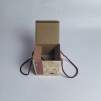 Dossiers personnalisés en matériaux recyclés pour plantes vivantes en pot et bougies, avec finition brillante, gaufrage et formes sur mesure
