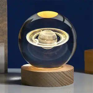 Produsen Optech grosir bola kaca kristal pola planet langit bintang 60mm 70mm dengan dasar lampu kayu