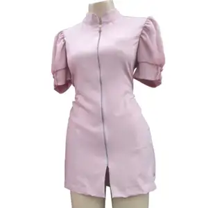 Atacado vestido de salão de beleza rosa para mulheres, saia de spa com gola chinesa para mulheres, vestido de enfermeira desenhado com zíper