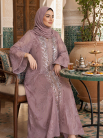 Robe longue de luxe à silhouette ample avec couche extérieure en maille, broderie de feuilles et design avant orné de strass |   Abaya de soirée formelle pour musulmanes