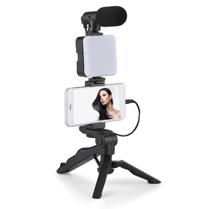 Kit de réalisation vidéo AY-49 avec trépied pieuvre, lumière LED, microphone et éclairage vidéo mains libres pour téléphones et appareils photo, compatible avec les perches à selfie - Product Image 1