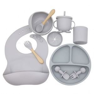 Set de Alimentación para Bebés de Silicona Libre de BPA, Incluye Tenedor, Cuchara y Baberos con Succión USSE para Niños - Product Image 1
