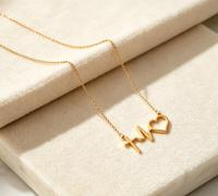 Collier Cœur en Acier Inoxydable avec Pendentif Croix, Plaqué Or 18K PVD, Bijou Collier Battement de Cœur