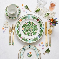 Assiettes de luxe vintage en céramique à feuilles vertes, service de vaisselle en porcelaine à bord doré, assiettes de présentation pour mariage, événement, hôtel et maison
