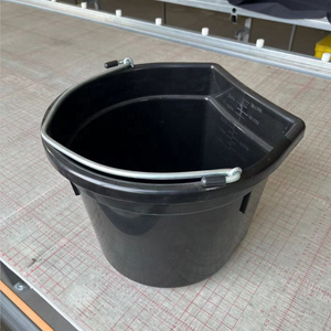 Horshi Heavy Duty secchio d'acqua in plastica per cavalli 20 litri a schiena piatta per animali secchio con manico in metallo - Product Image 5