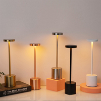 Lampe de table LED moderne à 3 niveaux rechargeable et portable pour restaurant et café pour bureau