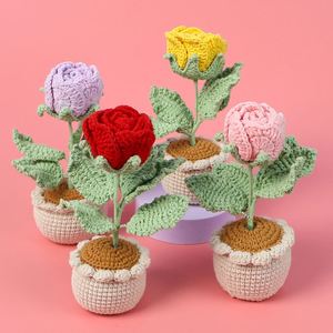 Maceta de Flores de Rosa Tejida a Mano con Ganchillo, Decoración para el Tablero del Automóvil, para Navidad, Halloween, Graduación, Flor Artificial en Maceta - Product Image 1