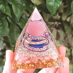 Pyramide en résine époxy avec cristaux, ornement de bureau, décoration d'aquarium, cadeau, nouveau cristal rose œil de chat - Product Image 4