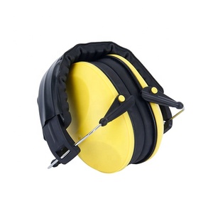 Orejeras plegables Rojas personalizadas para niños Protector auditivo de seguridad con cancelación de ruido y características insonorizadas - Product Image 1
