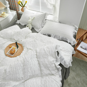 Set Copripiumino Queen Size Bianco Stampato in Seersucker con Volant, 100% Poliestere 200TC, Stile Cinese per Tutte le Stagioni - Product Image 3