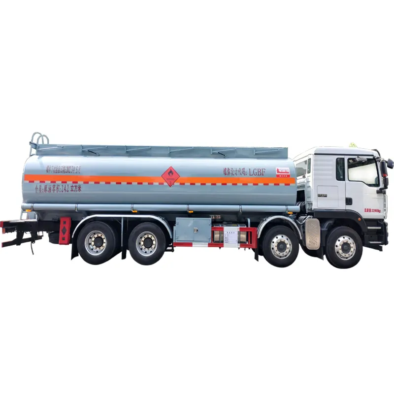 Remorque de réservoir de liquide chimique 8x4 Hubei camion de champ d'huile camion-citerne de carburant manuel 900 litres camion réservoir Diesel