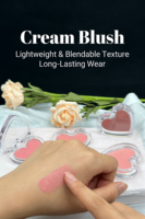 Vente en gros de fards à joues crème personnalisés rose poudré, marques privées, formule douce pour la peau, palette en forme de cœur mignonne