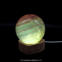 Vente en gros de jolie boule de cristal colorée en bois Base de lampe en forme de cœur USB Ornement de base Lampe en forme de cœur à LED pour la décoration de la maison