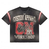 Kaos Hitam Custom Apparel Grafis Garis Merah Putih di Bagian Lengan, Model Distressed Lengan Pendek Kerah Bulat, Atasan Streetwear untuk Musim Panas