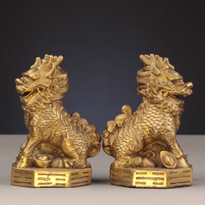 Coppia di Ornamenti Qilin in Ottone, Qilin che Calpesta il Bagua, Drago Cavallo della Ricchezza, Artigianato - Product Image 4