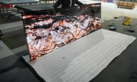 Table basse sur mesure de luxe moderne en onyx rose poli avec éclairage LED rétroéclairé pour villa