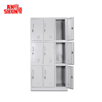 Armoire de rangement métallique à 9 compartiments pour vestiaire, salle de sport, école, ou personnel - Vente en gros