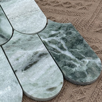 Fabricant chinois Dougbuild, mosaïque de carreaux en marbre naturel vert à effet écaille de poisson, élégante décoration intérieure
