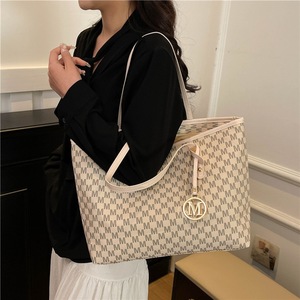 Sac fourre-tout grande capacité pour trajets quotidiens, imprimé tendance, nouveau style 2026 pour étudiantes, sac à bandoulière zippé pour <span class=keywords><strong>cours</strong></span> - Product Image 3