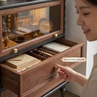 Armoire de rangement haute en bois massif moderne avec éclairage LED, portes vitrées et tiroirs, grande capacité, gain de place pour salon, salle à manger, hôtel