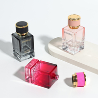 Flacon de parfum en verre vide de luxe 50 ml, personnalisable avec logo, dégradé carré, vaporisateur à fine brume et capuchon doré, vente en gros