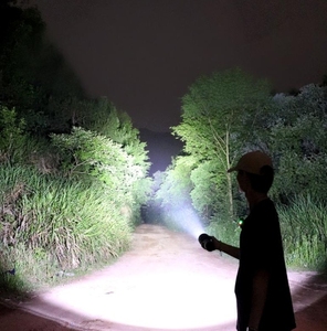 โคมไฟตั้งแคมป์ไฟ LED อเนกประสงค์แบบแม่เหล็กสามตาใหม่สว่างพิเศษขนาดเล็กพกพาได้ - Product Image 2