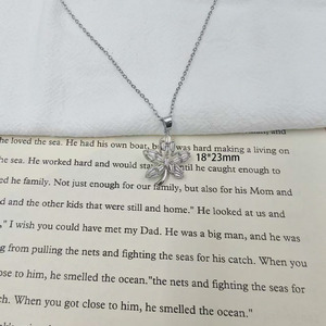 Collier pendentif en zircon en forme de fleur pour femme, micro-incrustation géométrique, chaîne de clavicule entièrement sertie de diamants, pour usage quotidien et professionnel - Product Image 2