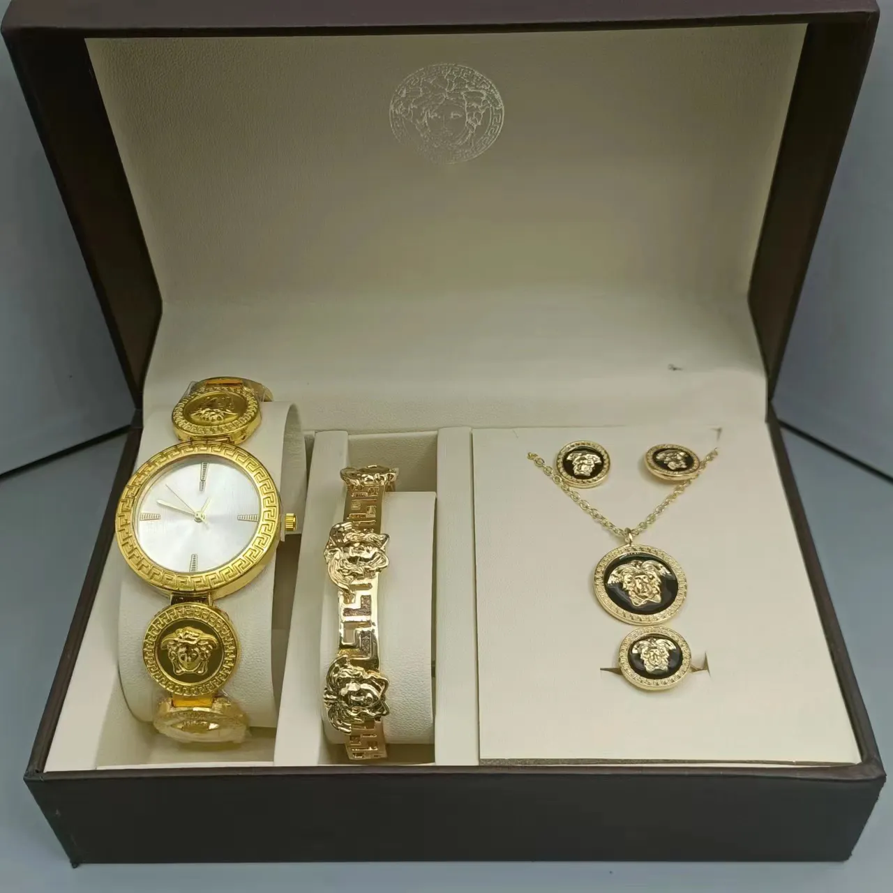 Nueva llegada de moda de lujo relojes de pulsera de cuarzo relojes de diseñador marcas famosas collar brazalete joyería reloj para mujeres y hombres