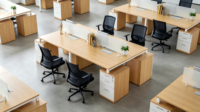 Poste de travail de bureau moderne pour 4 personnes en MFC E0 avec rangement latéral et écran de confidentialité pour centre d'appels