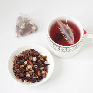 Personalización OEM y Venta al por Mayor: Té Aromatizado Anhui Fuli Hall Paris con Roselle y Fresas en Cubos, Bolsa Triangular de 5g y Envase de Lata de 1kg - Product Image 1