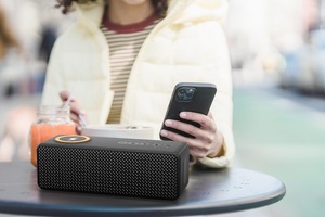 Haut-parleur Bluetooth Ozzie OEM D20 noir 2000mAh avec charge sans fil <span class=keywords><strong>Magsafe</strong></span> micro intégré TF AUX lecteur audio portable - Product Image 2